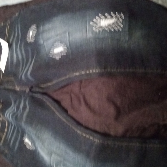 New Jeans - Picture 3 of 11